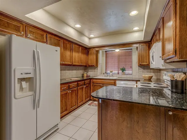 Photo 6 — 2608 Northwood Lane, Edmond, OK 73013