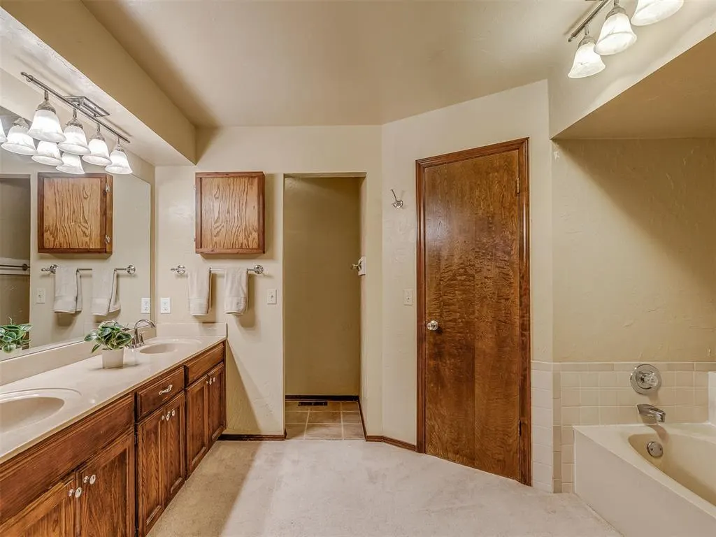 Photo 13 — 2608 Northwood Lane, Edmond, OK 73013