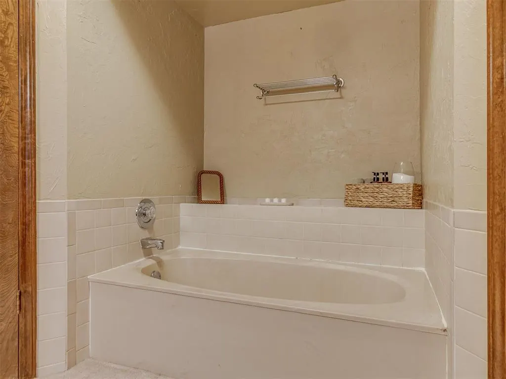 Photo 14 — 2608 Northwood Lane, Edmond, OK 73013