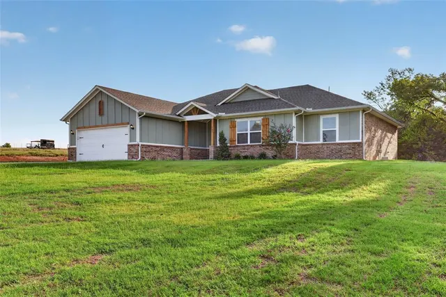 Front exterior — 385 Cumberland Drive, Guthrie, OK 73044