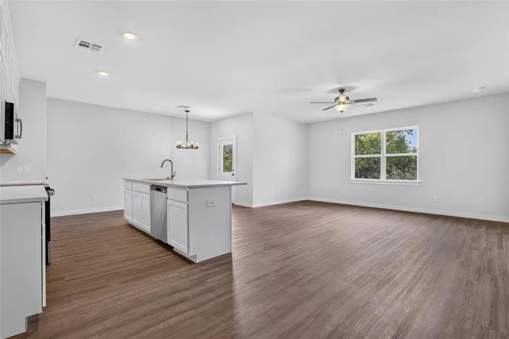 Photo 4 — 504 Cumberland Drive, Guthrie, OK 73044