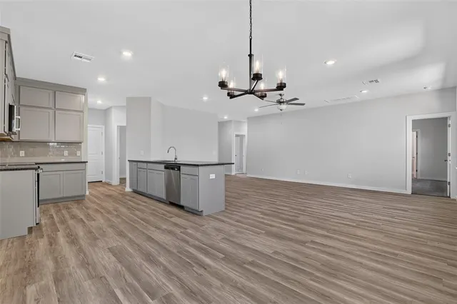 Photo 7 — 544 Cumberland Drive, Guthrie, OK 73044