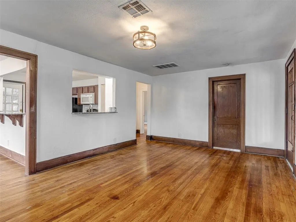 Photo 9 — 433 NW 29th Street, Oklahoma City, OK 73103