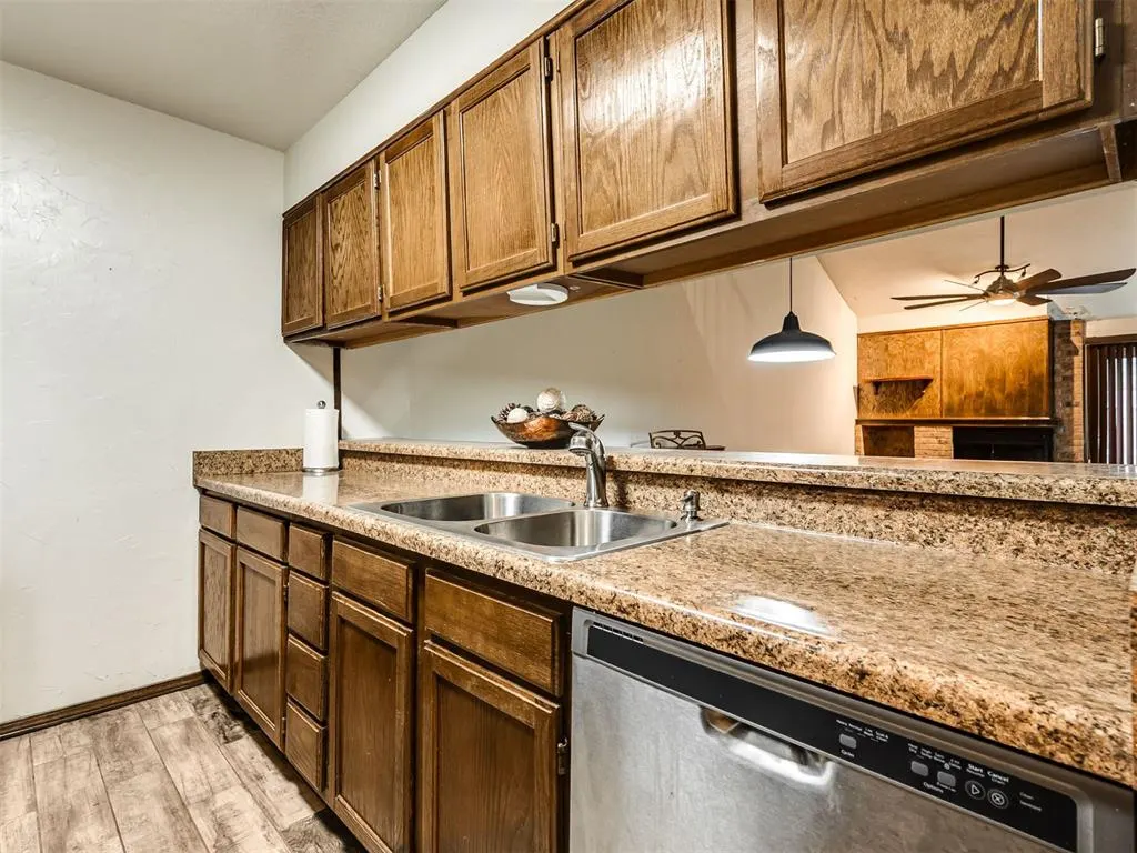 Photo 10 — 2910 Stonepoint Dr 2910, Edmond, OK 73034