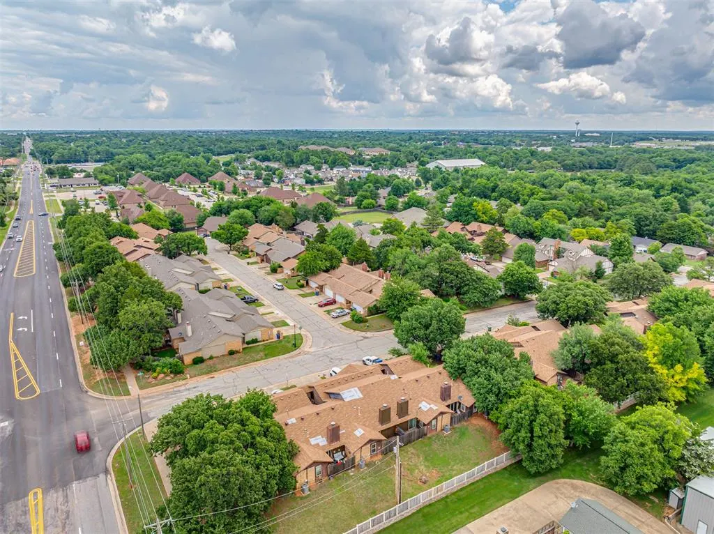 Photo 4 — 2910 Stonepoint Dr 2910, Edmond, OK 73034