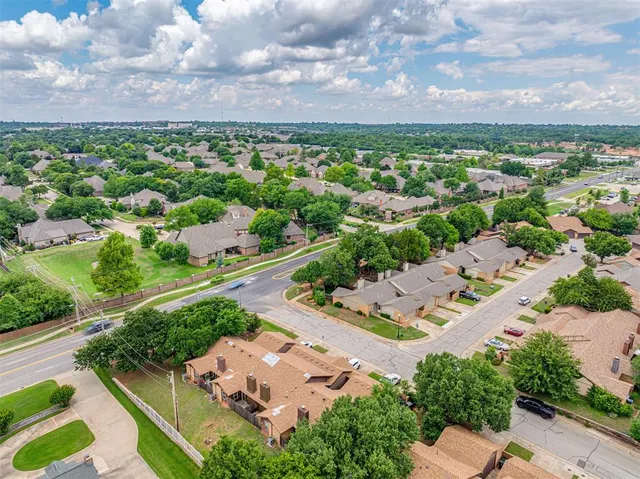 Photo 3 — 2910 Stonepoint Dr 2910, Edmond, OK 73034