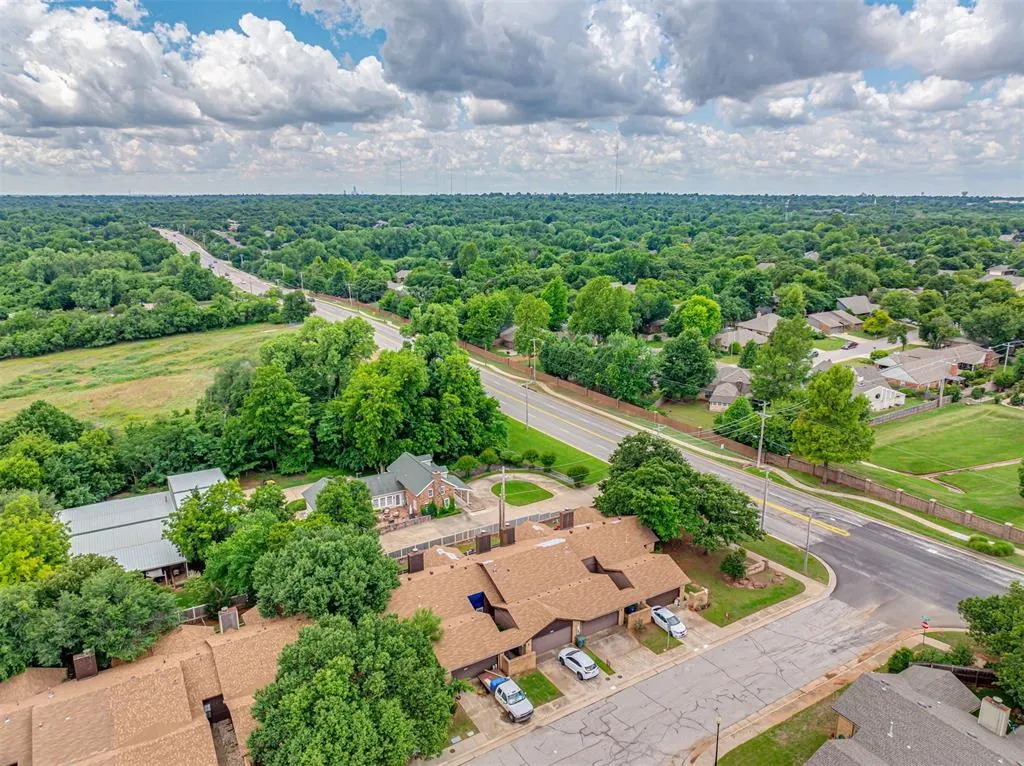 Photo 33 — 2910 Stonepoint Dr 2910, Edmond, OK 73034