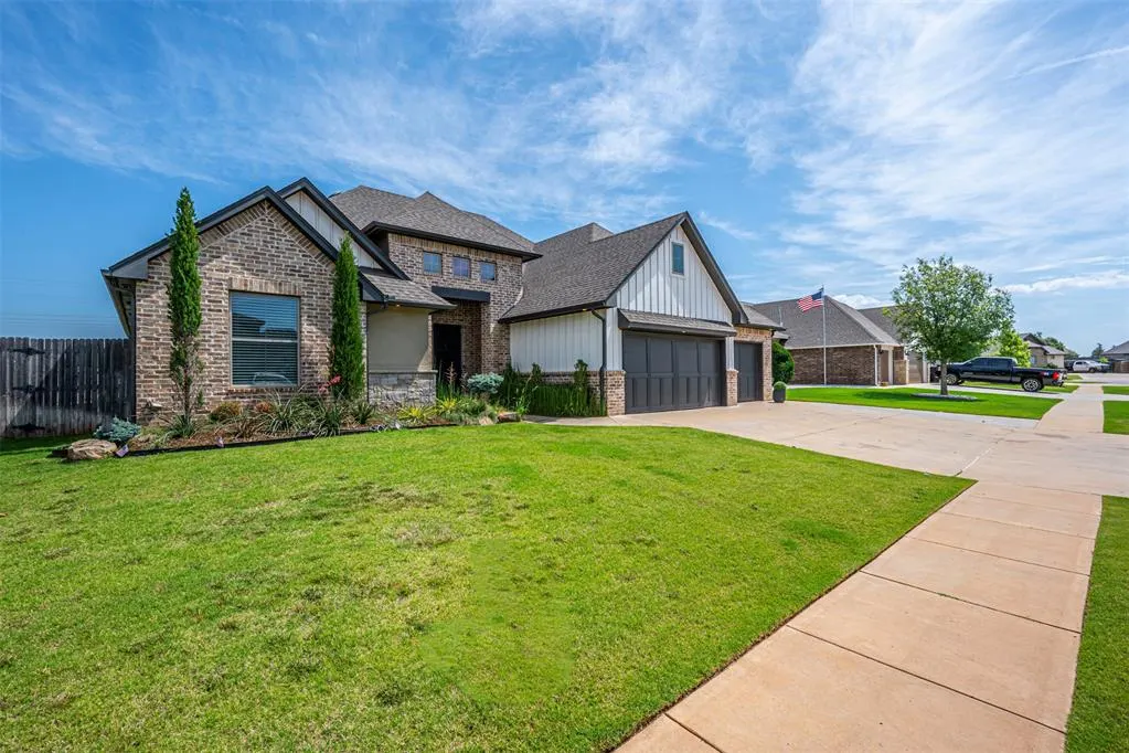 Photo 3 — 13317 NW 7th Court, Yukon, OK 73099