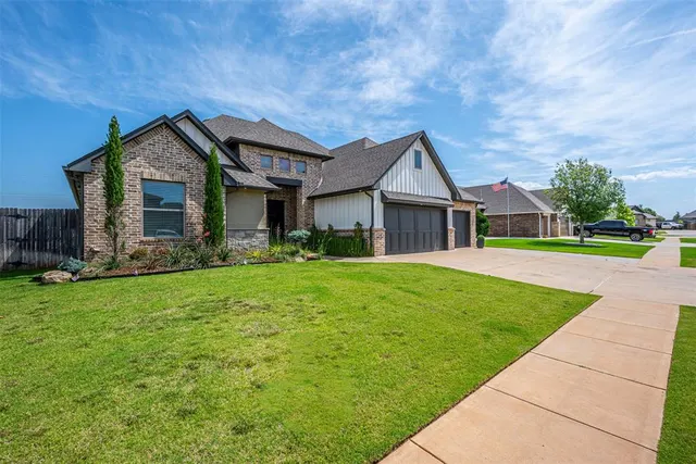 Photo 3 — 13317 NW 7th Court, Yukon, OK 73099