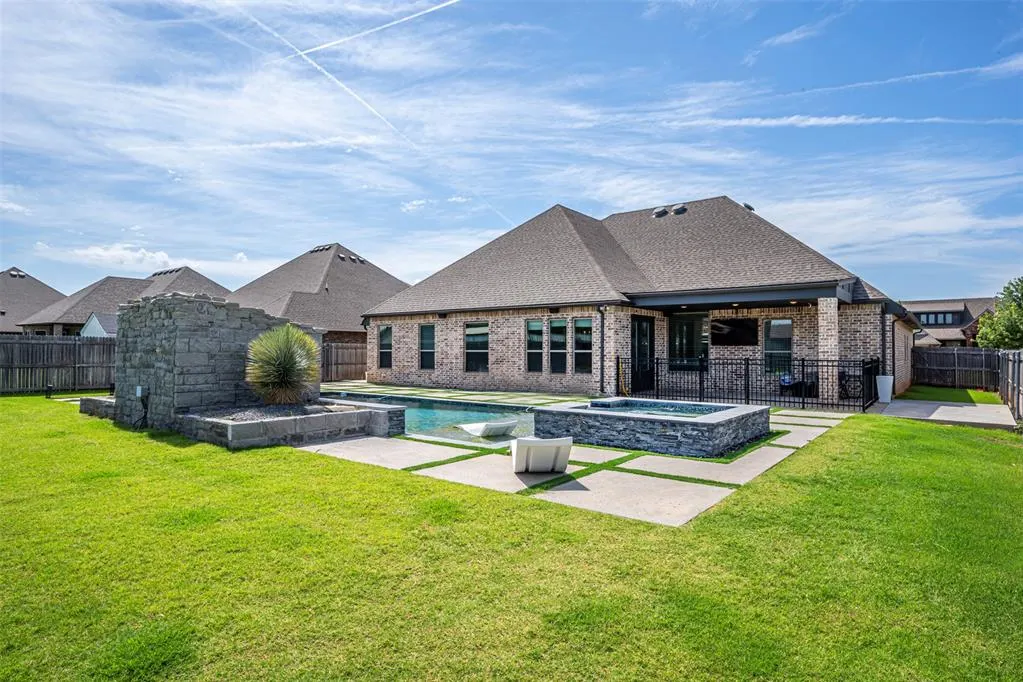 Photo 7 — 13317 NW 7th Court, Yukon, OK 73099