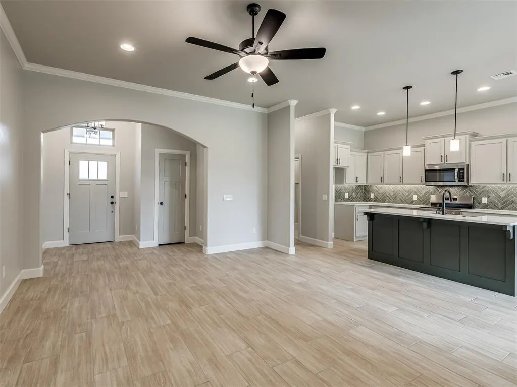 Photo 8 — 7620 Three Woods Lane, Yukon, OK 73099