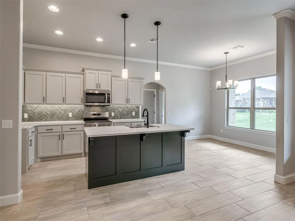 Photo 10 — 7620 Three Woods Lane, Yukon, OK 73099