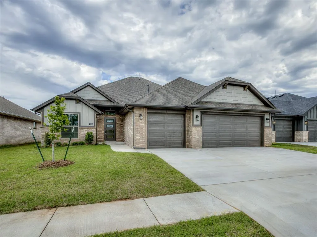 Photo 2 — 7613 Three Woods Lane, Yukon, OK 73099
