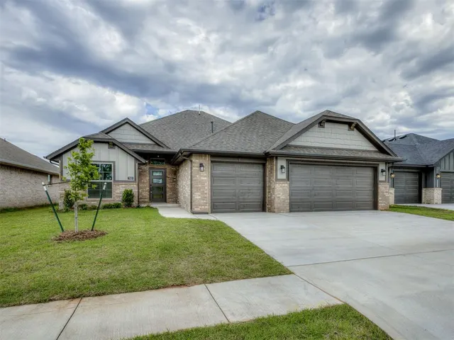 Photo 2 — 7613 Three Woods Lane, Yukon, OK 73099