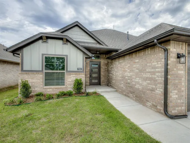Photo 3 — 7613 Three Woods Lane, Yukon, OK 73099