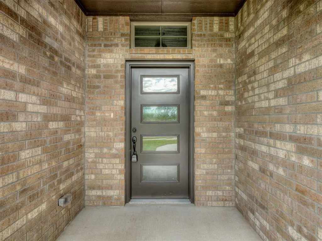 Photo 4 — 7613 Three Woods Lane, Yukon, OK 73099