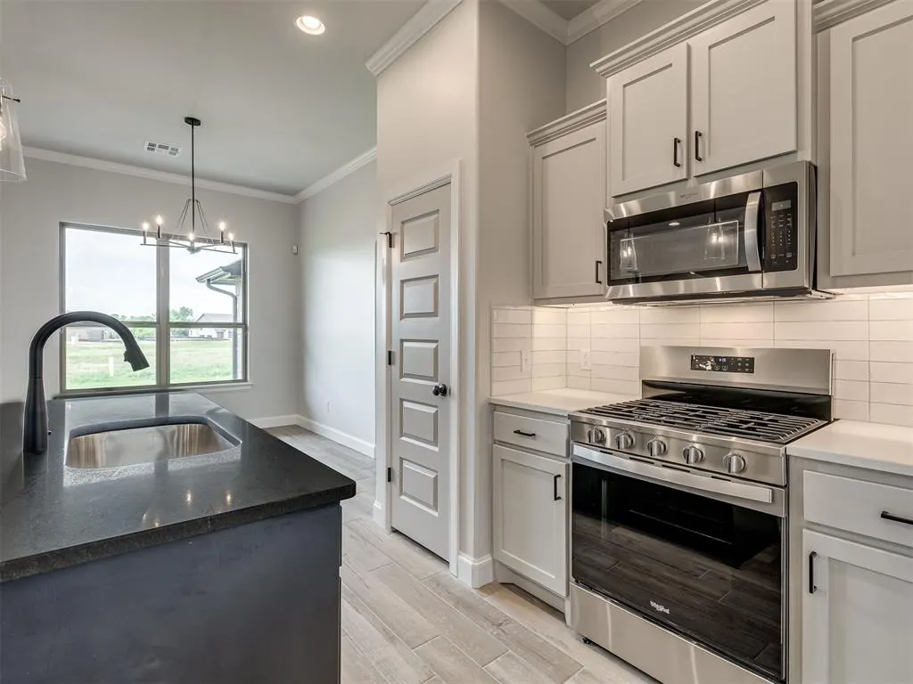 Photo 11 — 7613 Three Woods Lane, Yukon, OK 73099