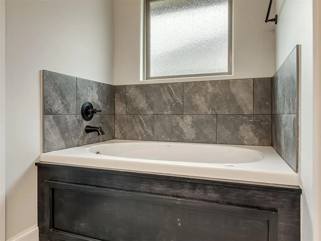 Photo 21 — 7613 Three Woods Lane, Yukon, OK 73099