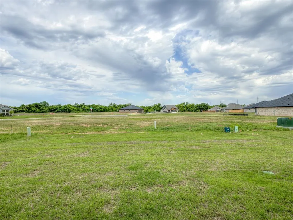 Photo 33 — 7613 Three Woods Lane, Yukon, OK 73099