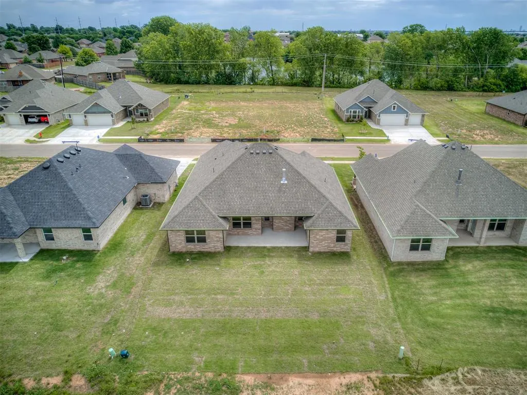Photo 42 — 7613 Three Woods Lane, Yukon, OK 73099