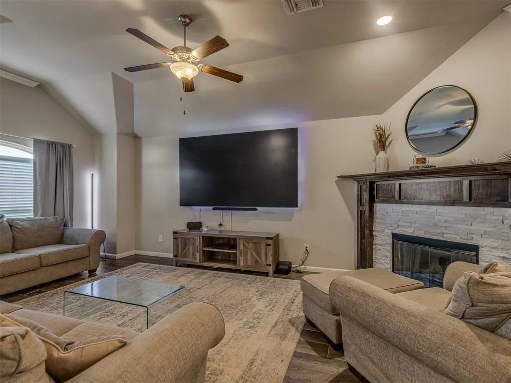 Photo 2 — 3404 NW 160th Street, Edmond, OK 73013