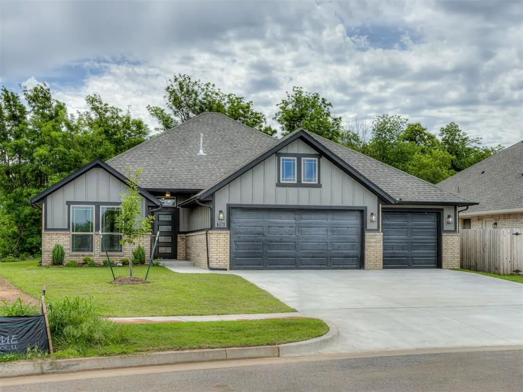 Front exterior — 7516 Three Woods Lane, Yukon, OK 73099