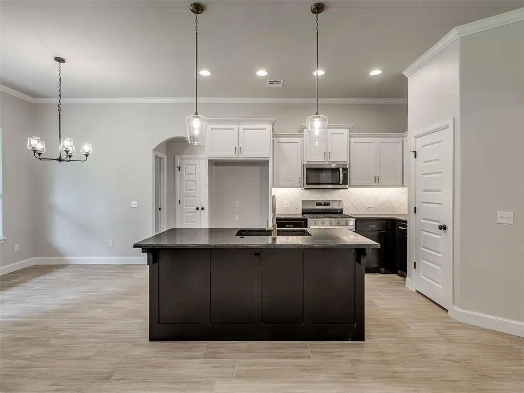 Photo 11 — 7516 Three Woods Lane, Yukon, OK 73099
