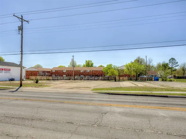 Photo 3 — 1212 SW 59th Street, Oklahoma City, OK 73109
