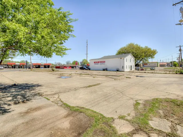 Photo 7 — 1212 SW 59th Street, Oklahoma City, OK 73109
