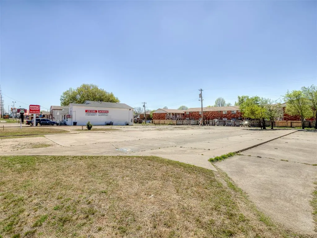 Photo 8 — 1212 SW 59th Street, Oklahoma City, OK 73109