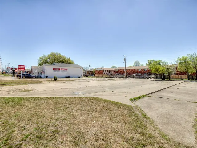 Photo 8 — 1212 SW 59th Street, Oklahoma City, OK 73109