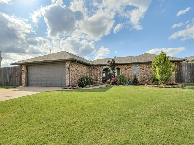 Photo 2 — 10001 Brookmill Court, Oklahoma City, OK 73159