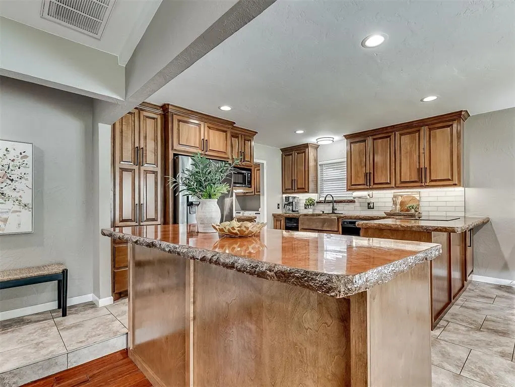 Photo 14 — 10001 Brookmill Court, Oklahoma City, OK 73159