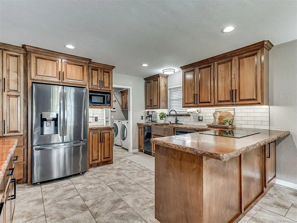 Photo 15 — 10001 Brookmill Court, Oklahoma City, OK 73159