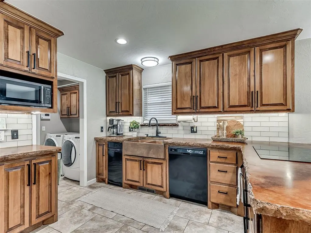 Photo 16 — 10001 Brookmill Court, Oklahoma City, OK 73159