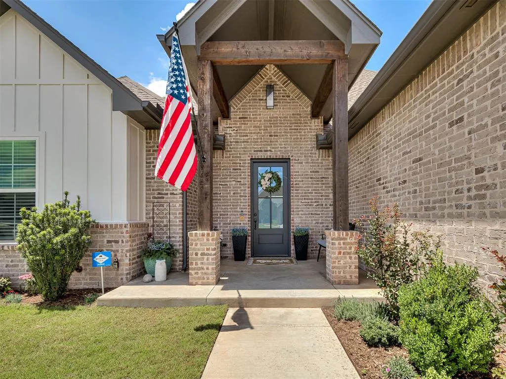 Photo 3 — 5713 Copper Stone Court, Mustang, OK 73064