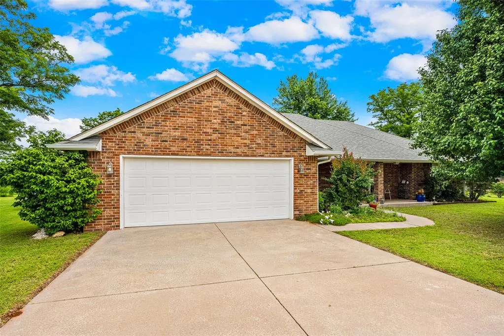 Front exterior — 965 Honeysuckle Drive, Tuttle, OK 73089