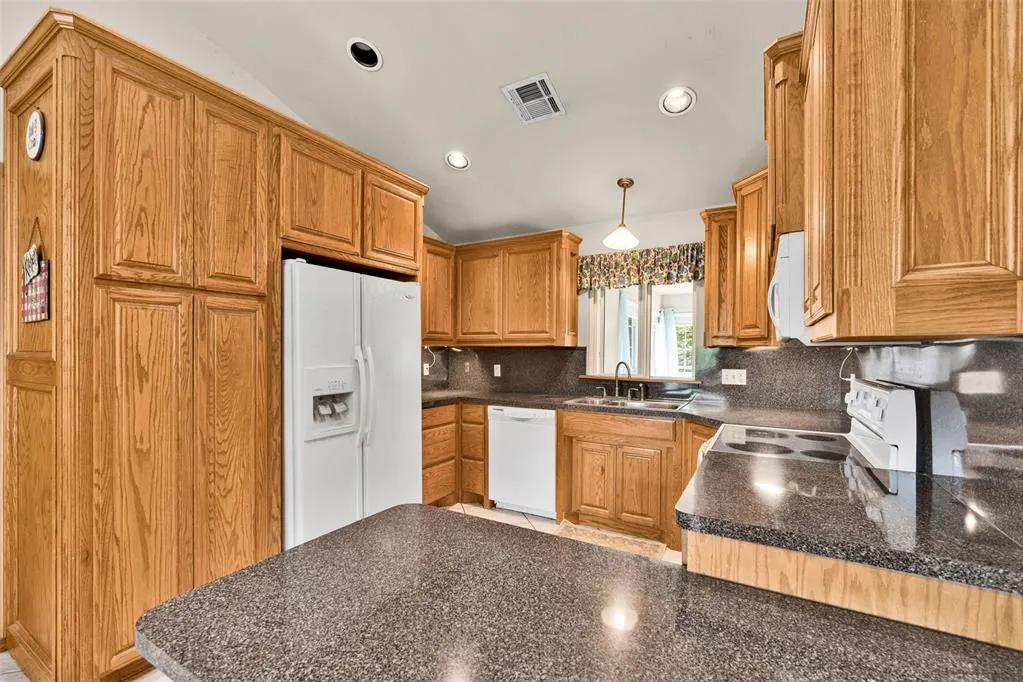 Photo 11 — 965 Honeysuckle Drive, Tuttle, OK 73089