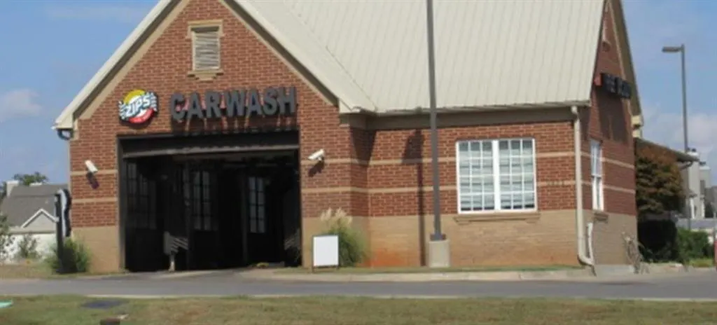Front exterior — 1821 E Memorial Road, Oklahoma City, OK 73131