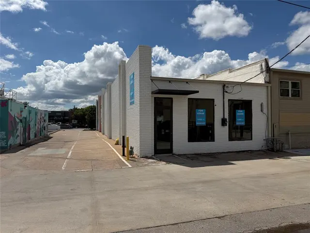 Photo 2 — 116 S Broadway Extension, Edmond, OK 73034