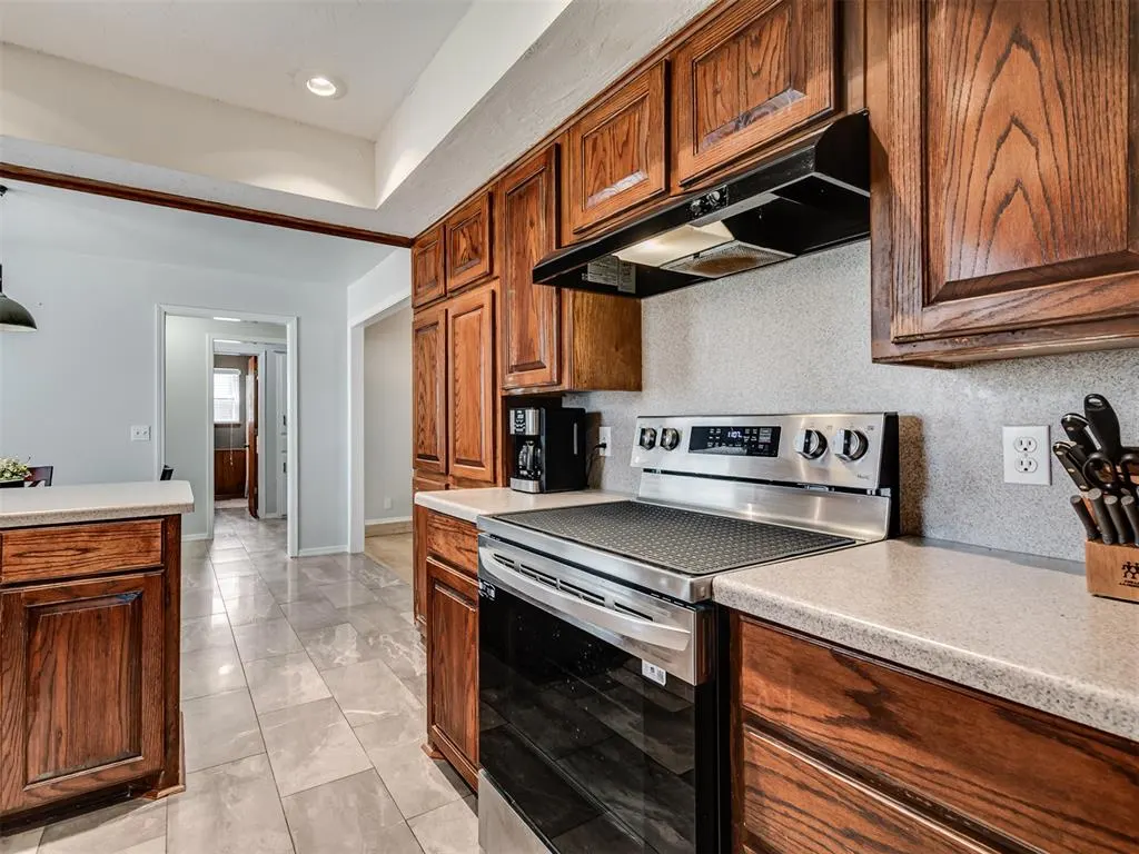 Photo 12 — 521 Old English Road, Edmond, OK 73003