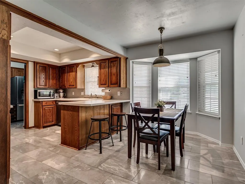 Photo 13 — 521 Old English Road, Edmond, OK 73003