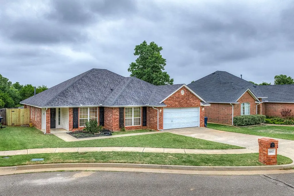 Photo 2 — 11017 NW 107th Circle, Yukon, OK 73099