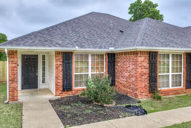 Photo 3 — 11017 NW 107th Circle, Yukon, OK 73099