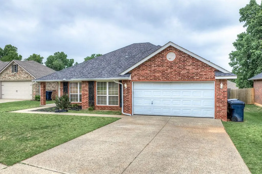 Photo 6 — 11017 NW 107th Circle, Yukon, OK 73099