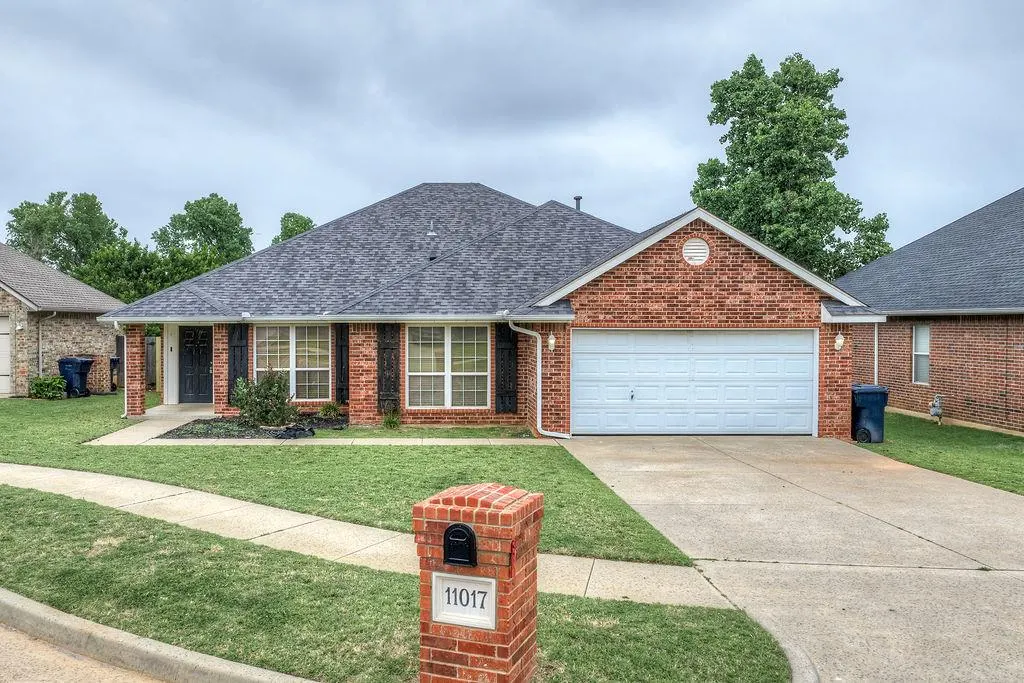Front exterior — 11017 NW 107th Circle, Yukon, OK 73099
