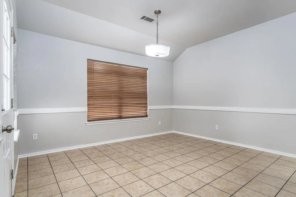 Photo 10 — 11017 NW 107th Circle, Yukon, OK 73099