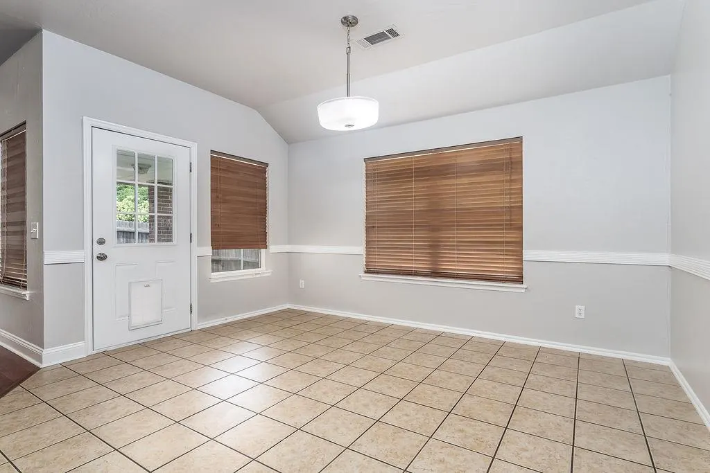 Photo 11 — 11017 NW 107th Circle, Yukon, OK 73099