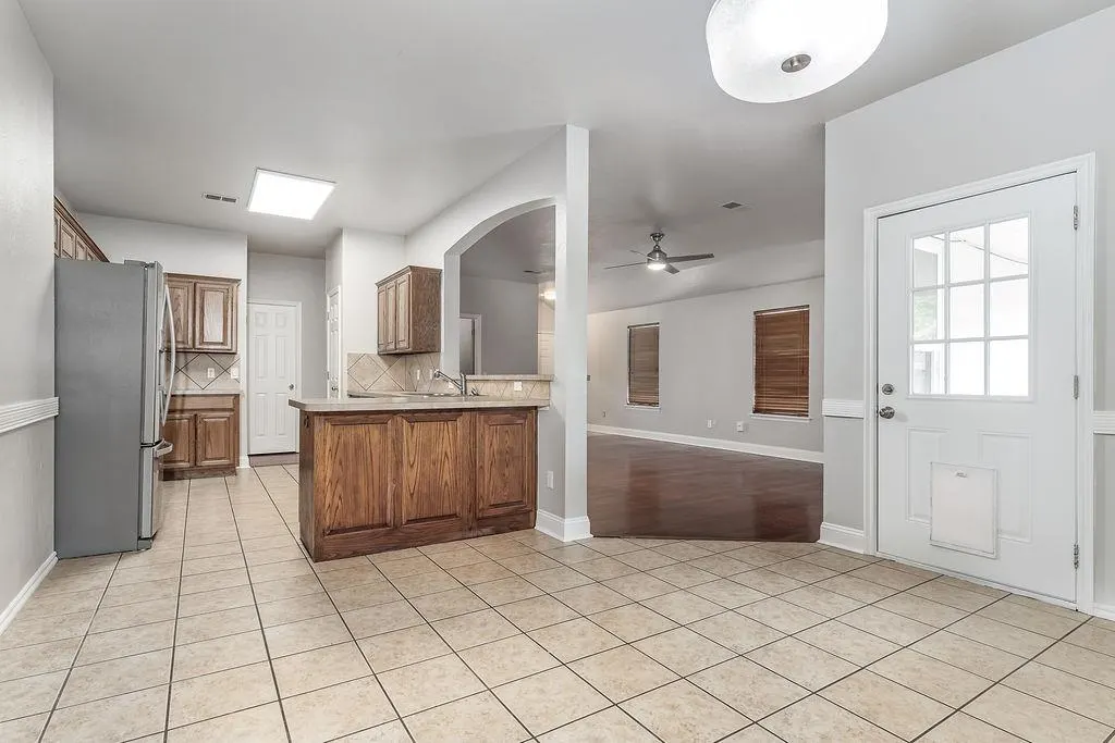 Photo 12 — 11017 NW 107th Circle, Yukon, OK 73099