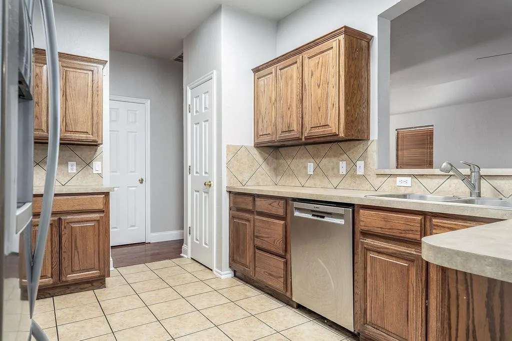 Photo 13 — 11017 NW 107th Circle, Yukon, OK 73099